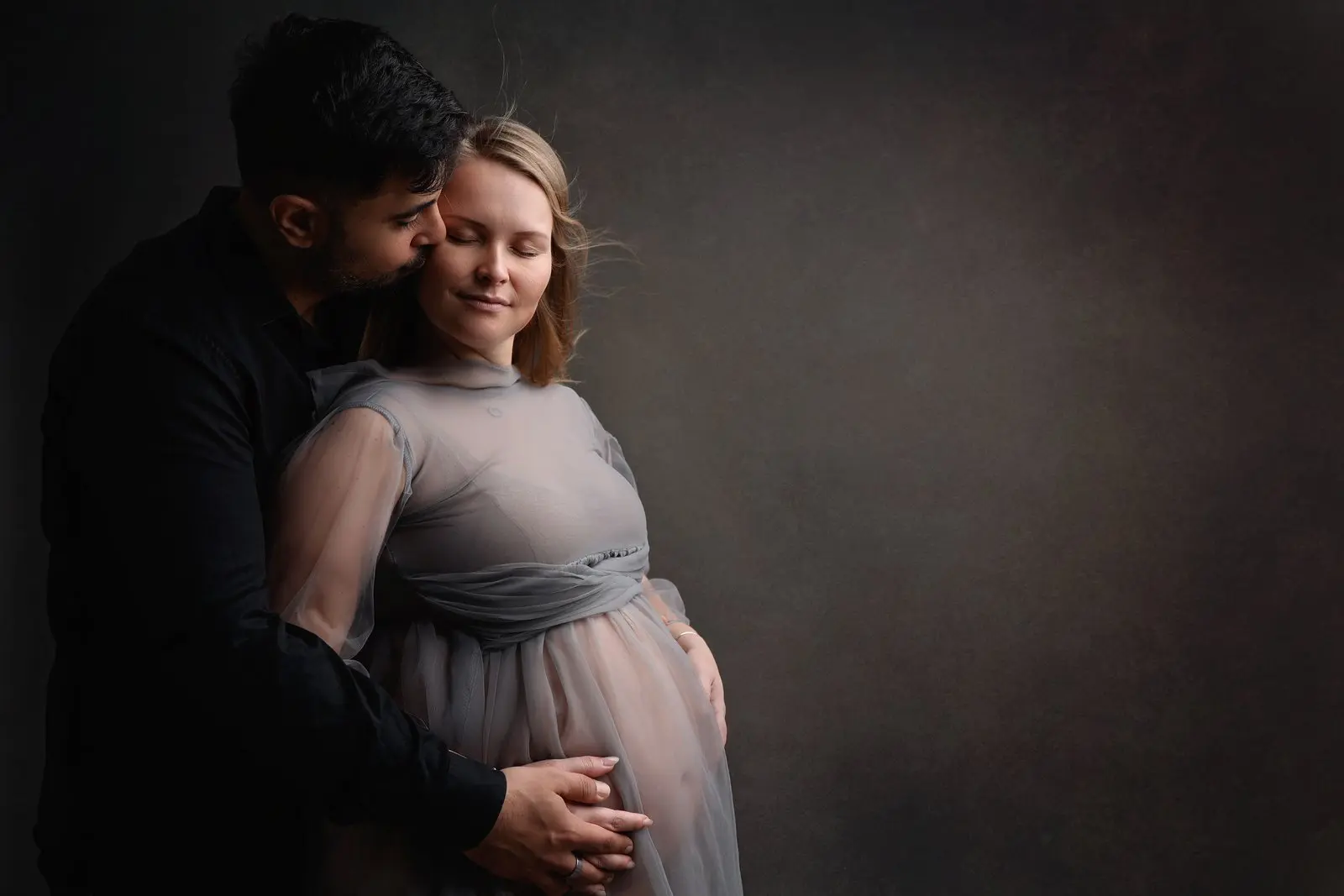Indoor maternity photos