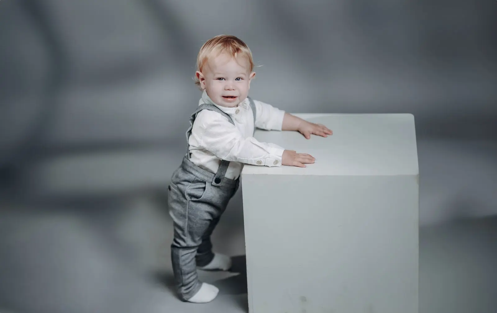 דוגמניות צעירות בתנוחות צילום