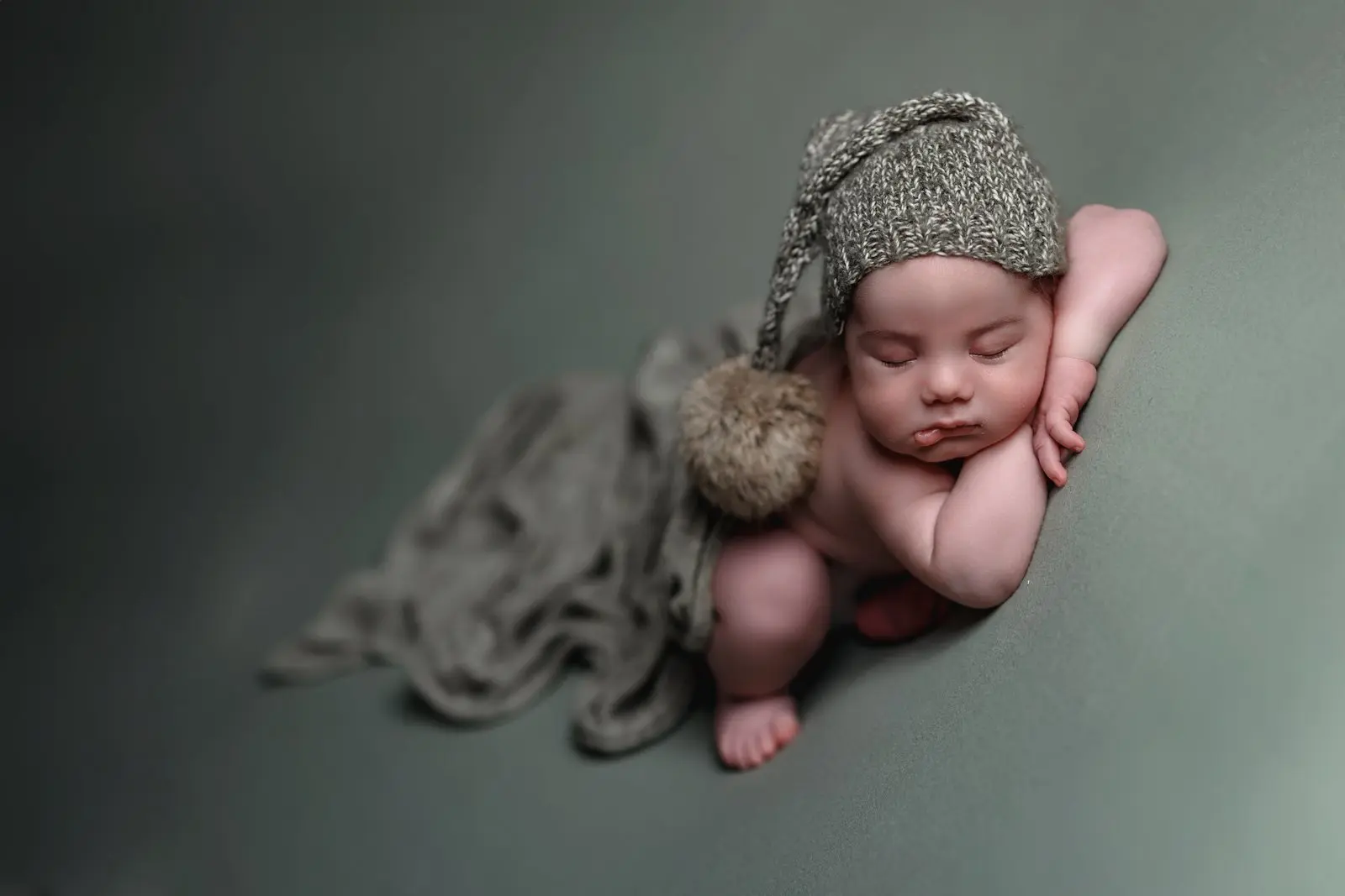 Newborn photography inspired by the seasons