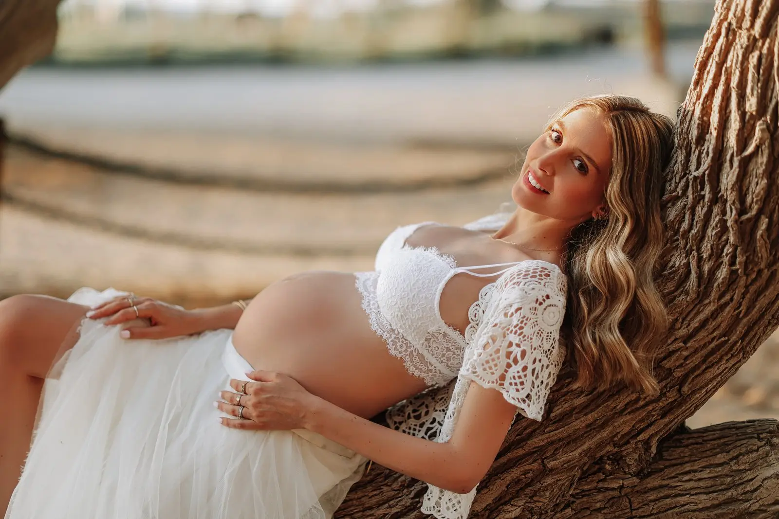 צילומי הריון אומנותיים בטבע