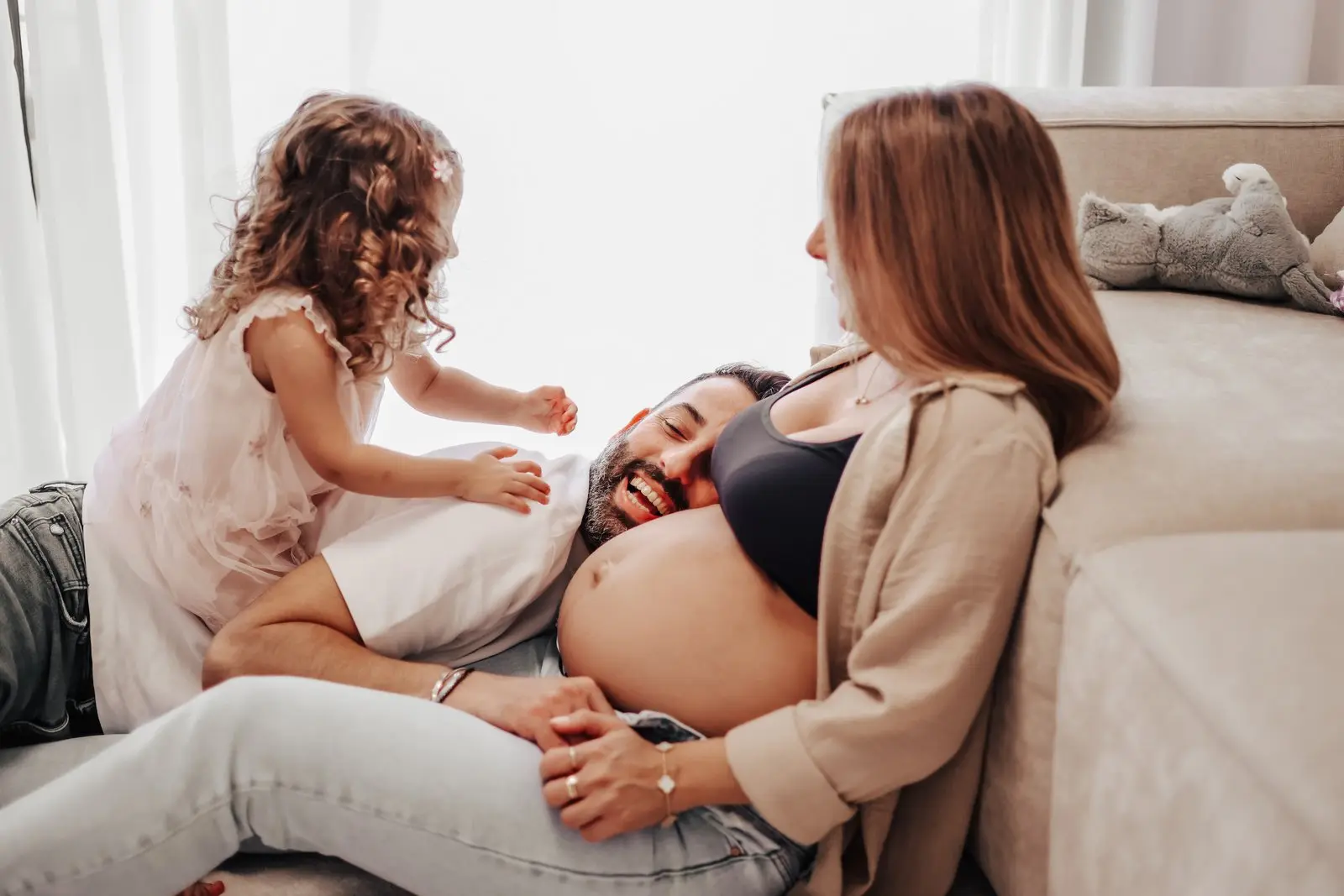 צילומי הריון אומנותיים בבית