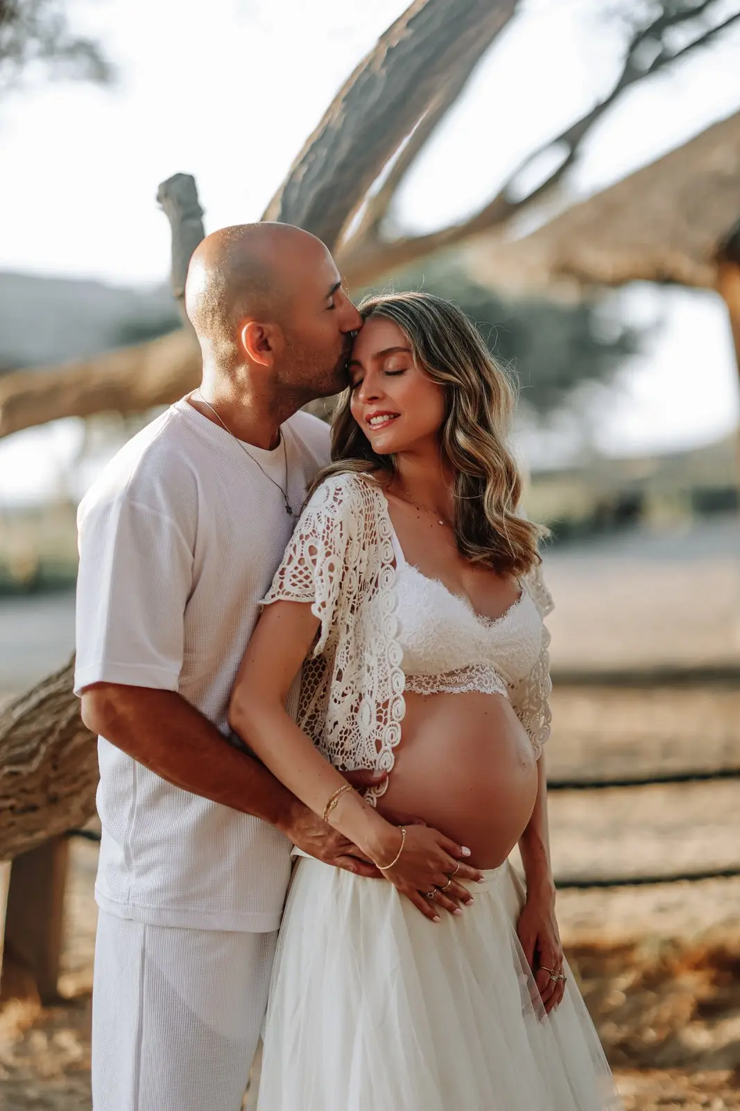 צילום הריון בסגנון רומנטי בטבע