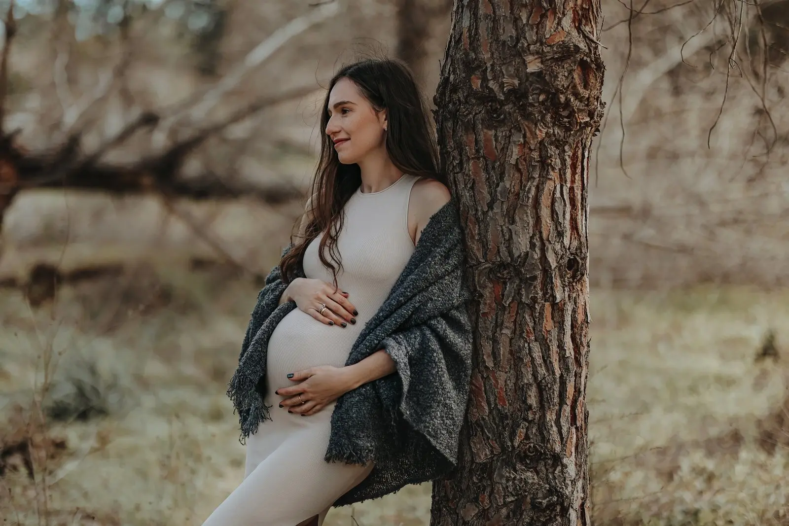 צילומי הריון עם בן זוג בטבע