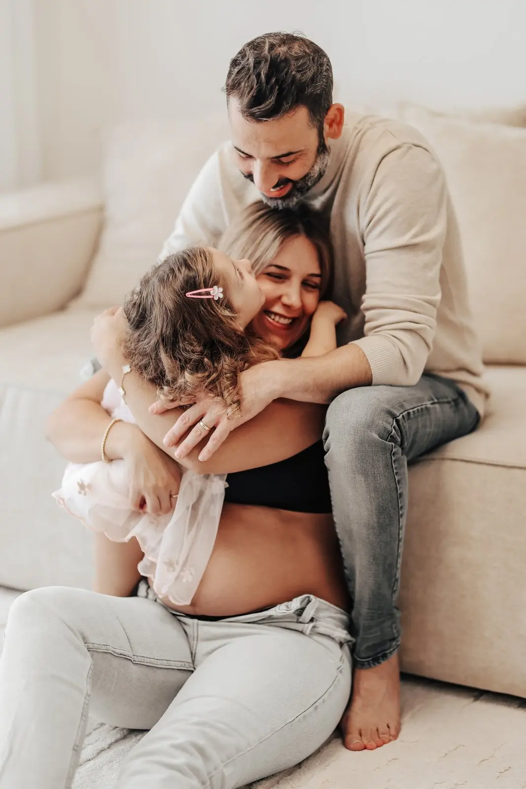 צילומי הריון באווירה קסומה בבית