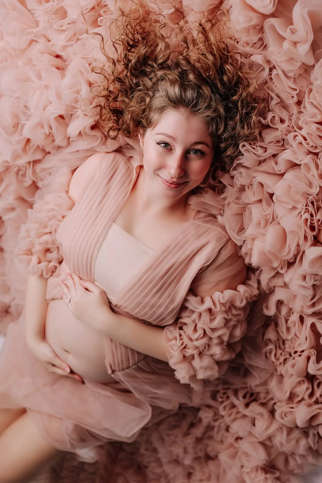 צילומי הריון מלאים בסטודיו