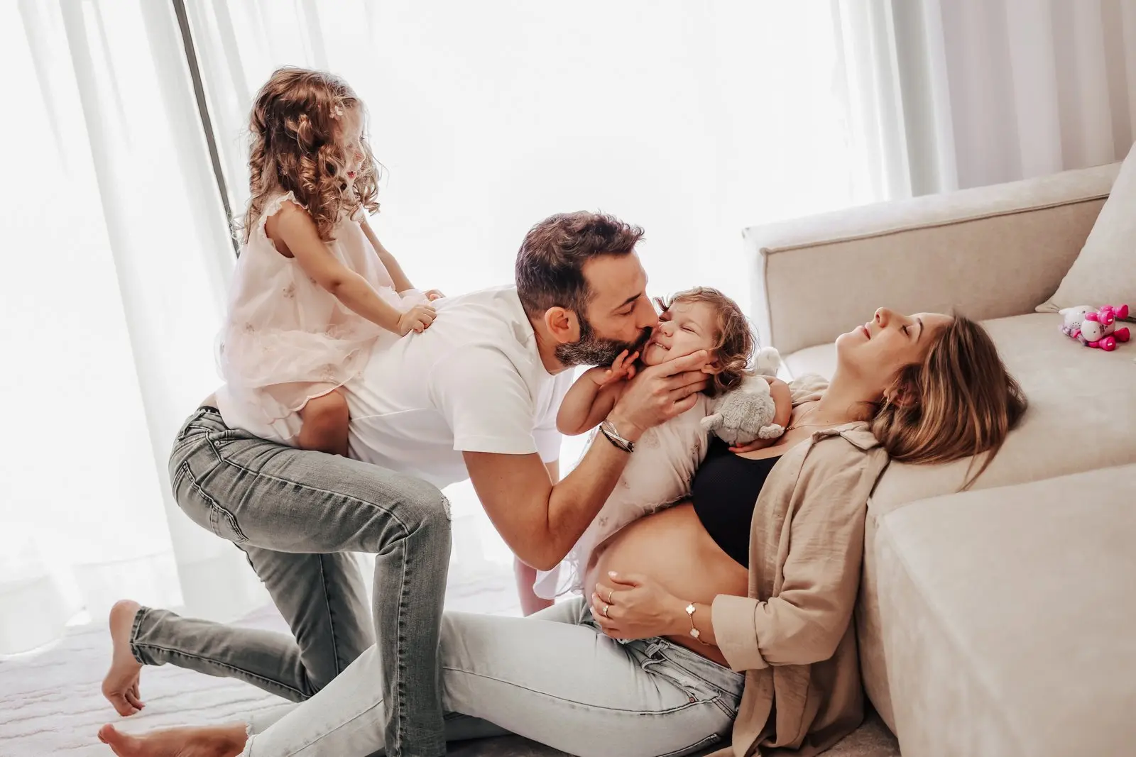 צילומי הריון עם שמלות בבית