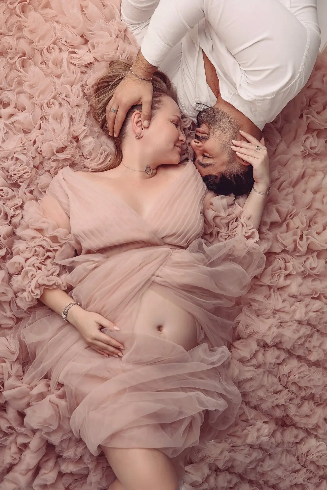 צילום הריון טבעי בסטודיו