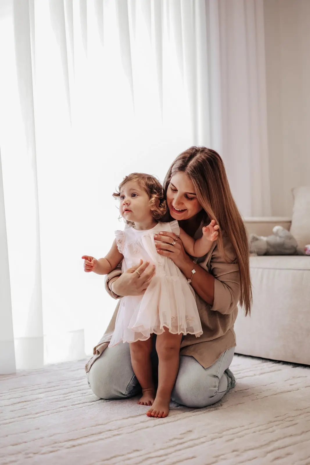 צילומי הריון בסגנון טבעי בבית