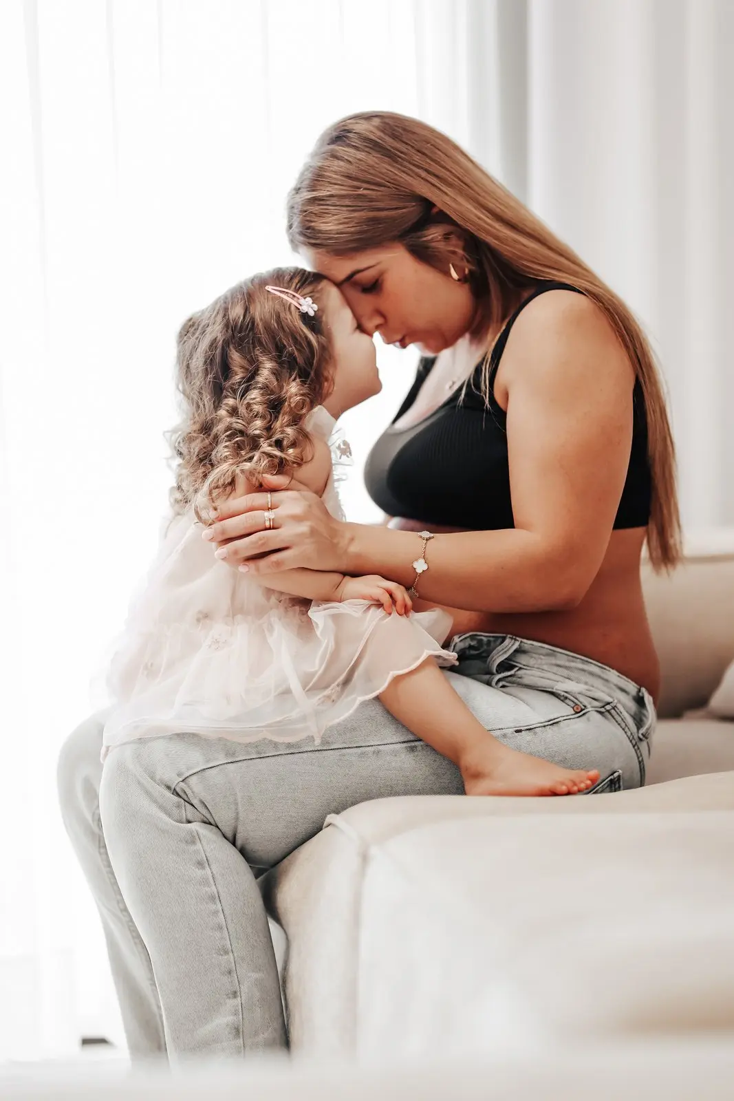 צילומי הריון בסגנון אישי בבית