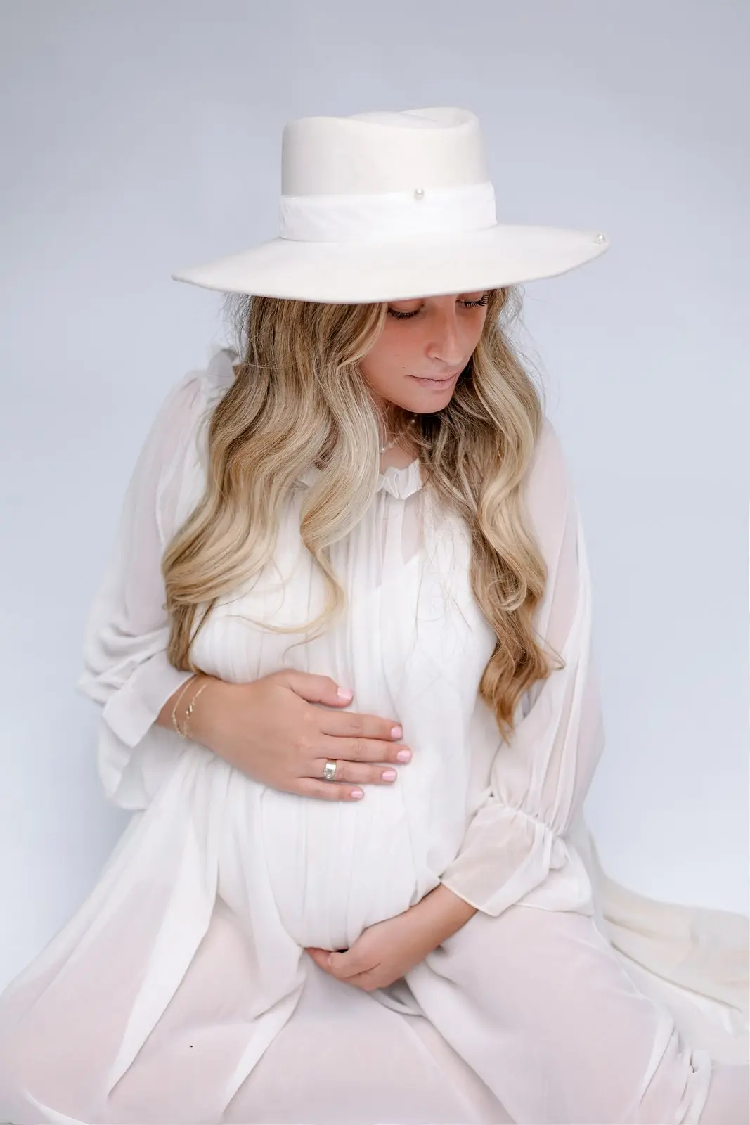 מחירים של צילומי הריון בסטודיו