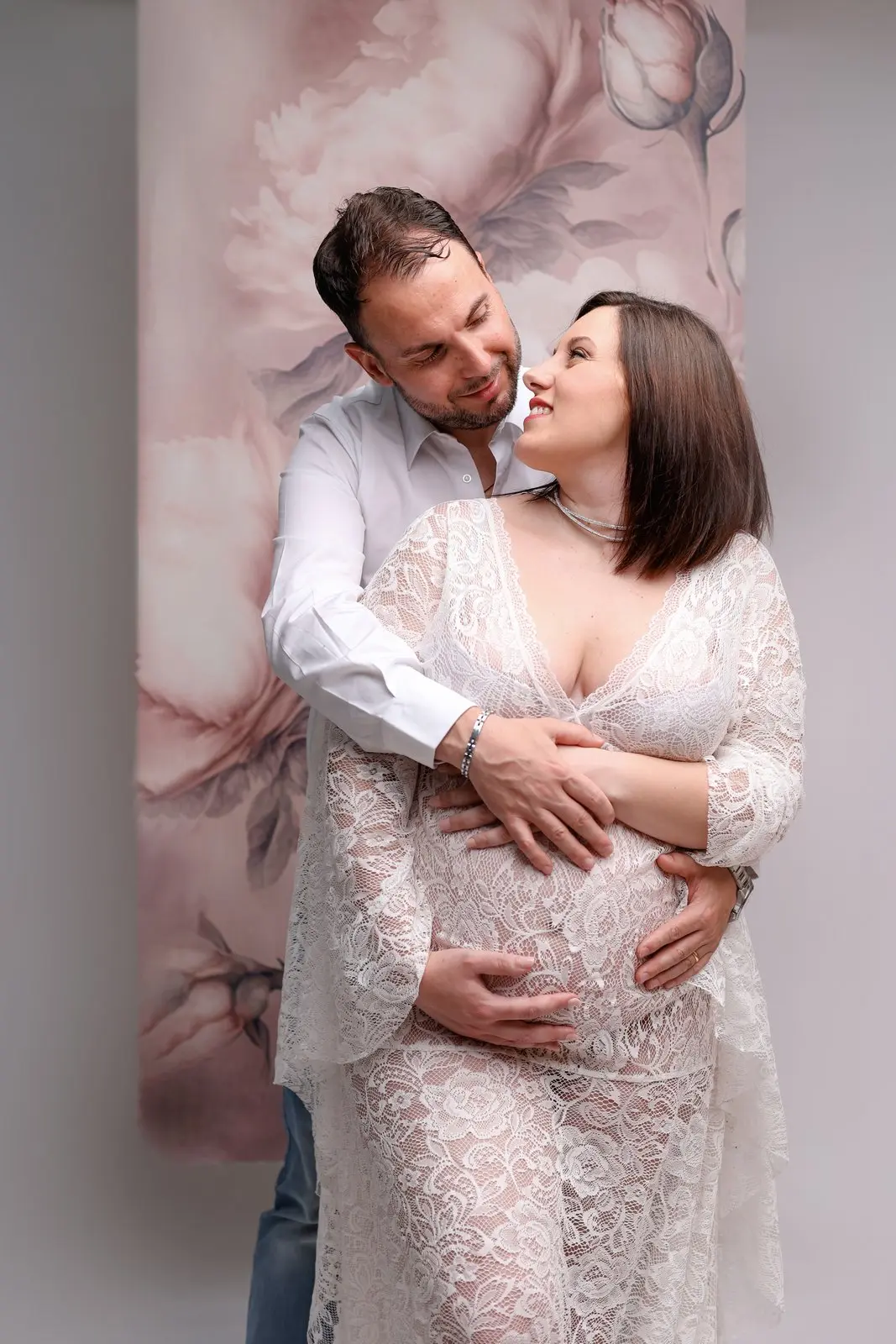 צילום הריון עם רקעים מיוחדים בסטודיו