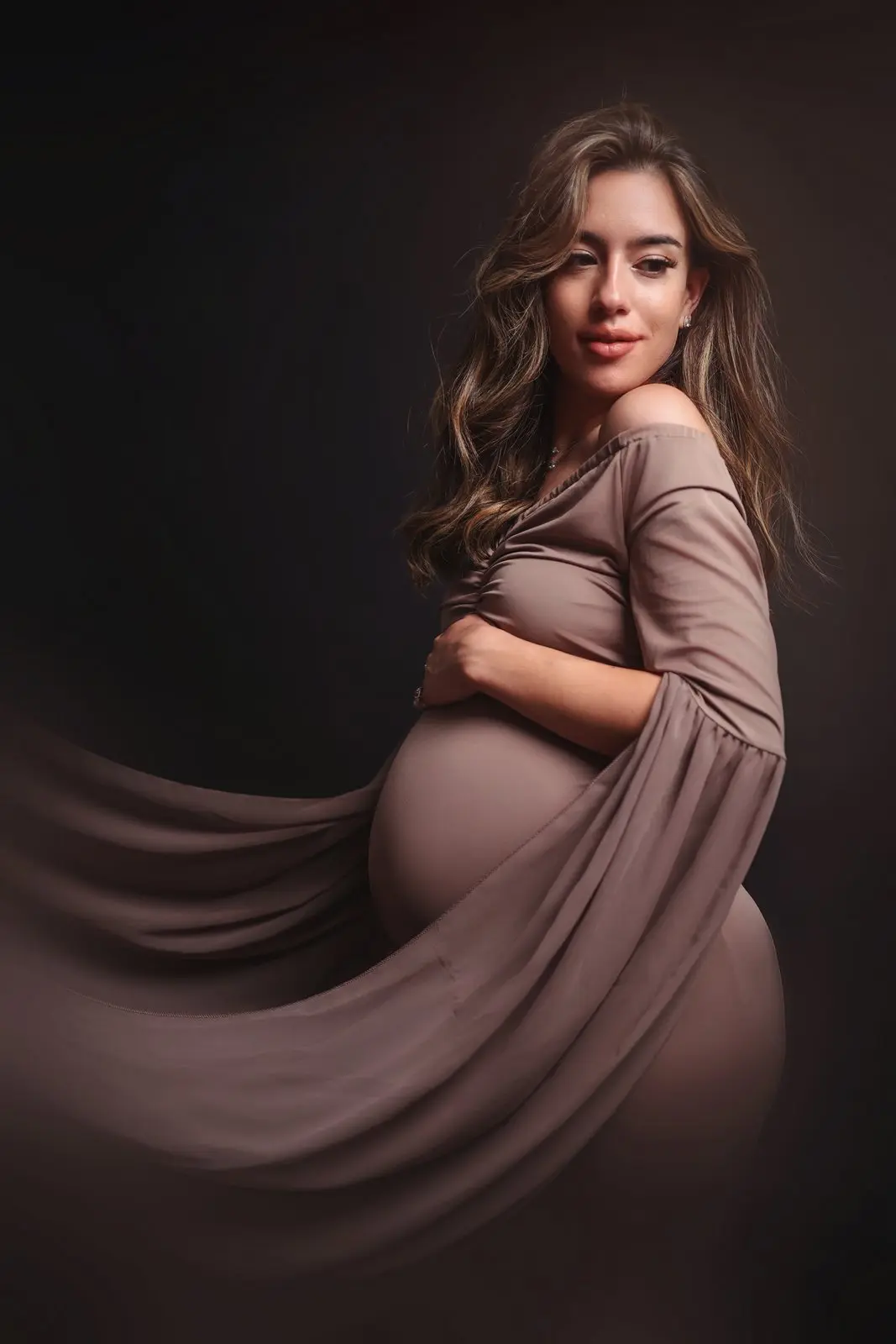 צילום הריון עם בן זוג בסטודיו