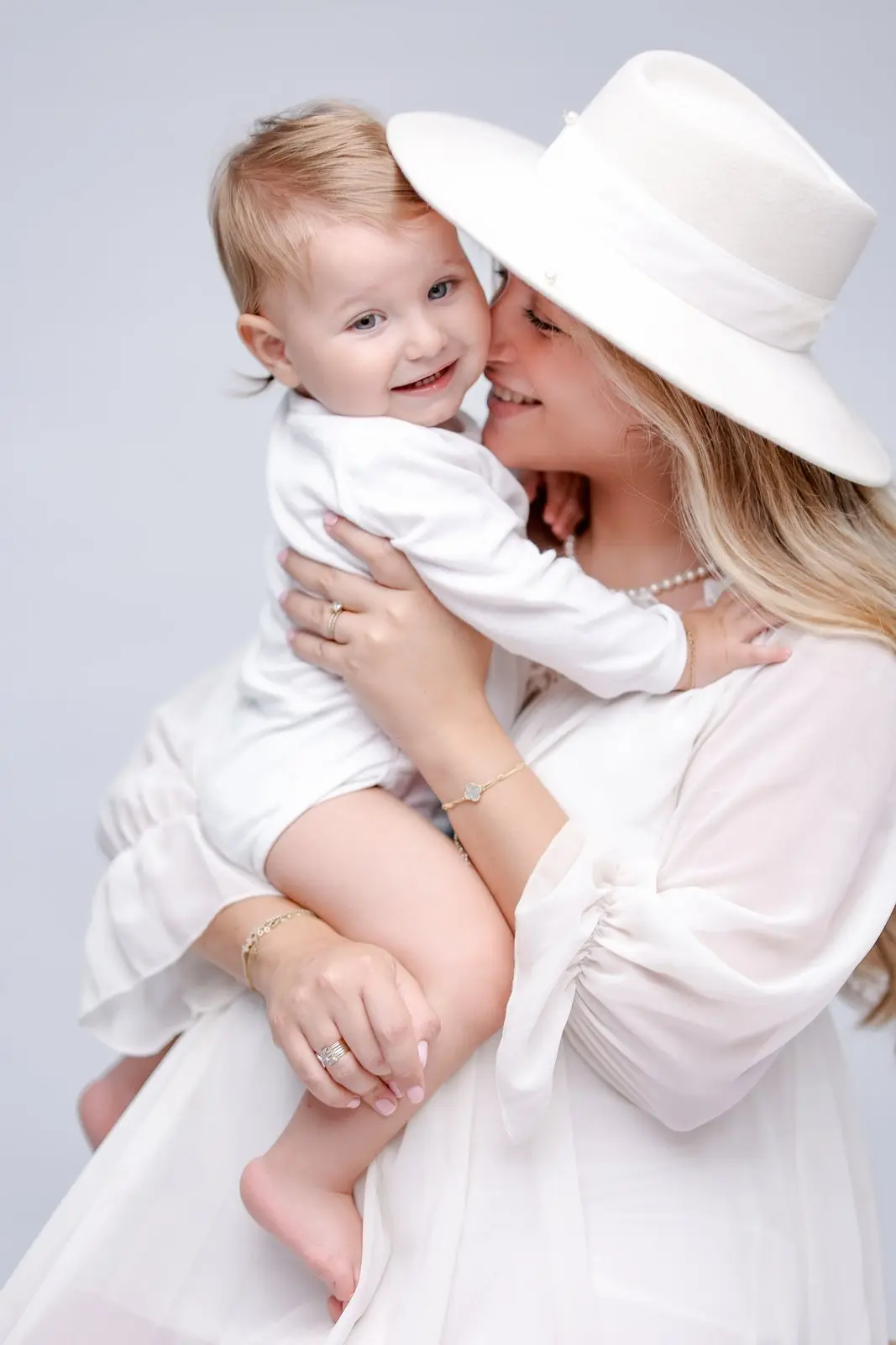 צילום הריון אומנותי בסטודיו