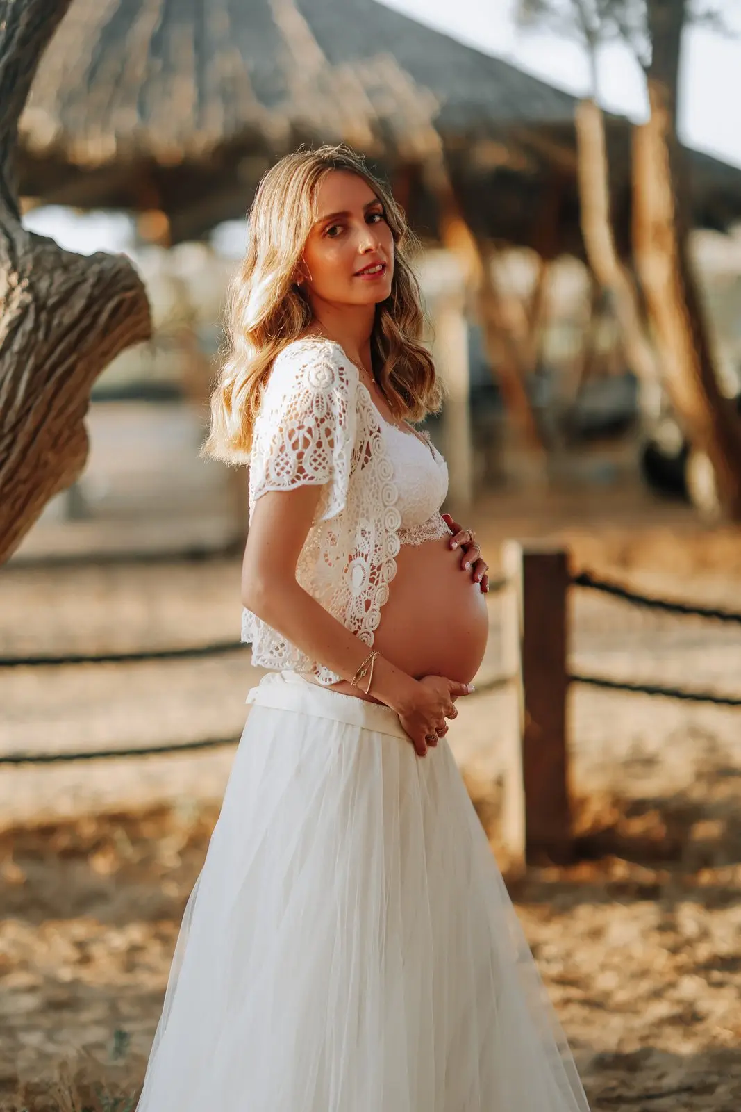 צילום הריון בסגנון נקי בטבע