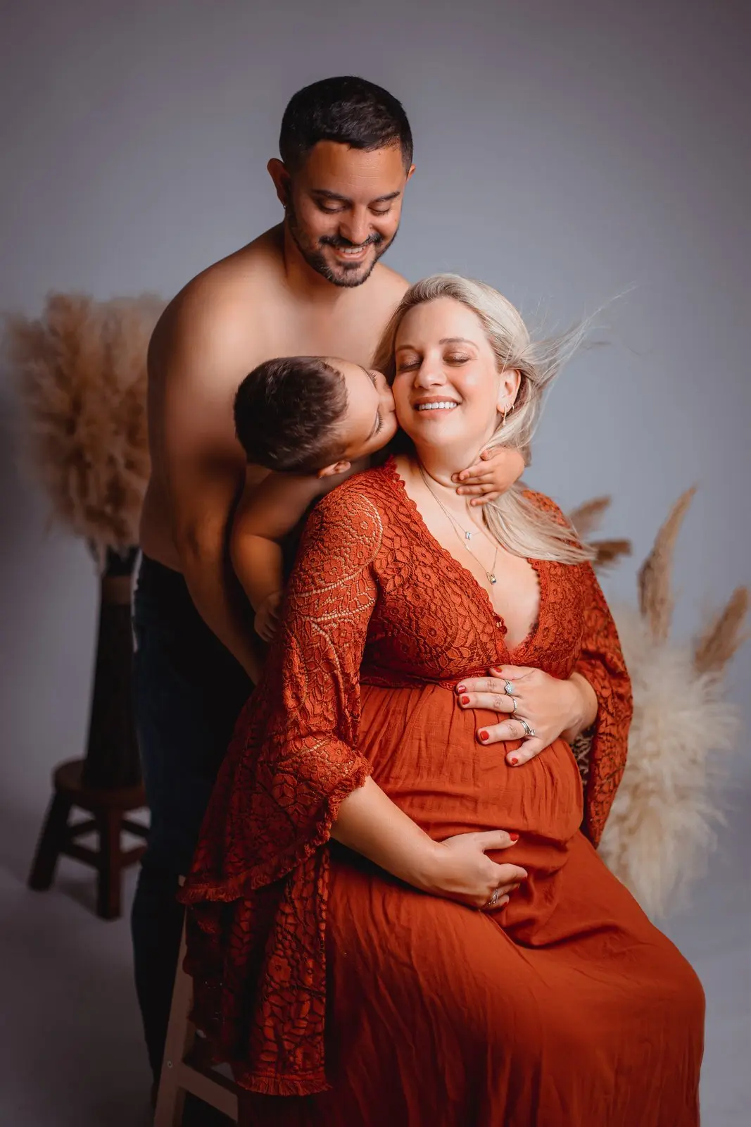 צילום הריון ומשפחה בסטודיו