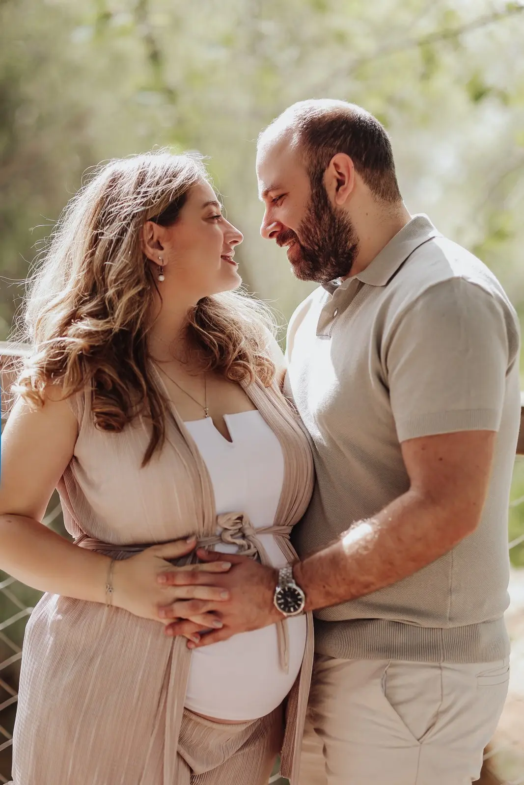 צילום הריון בסגנון טבעי בטבע