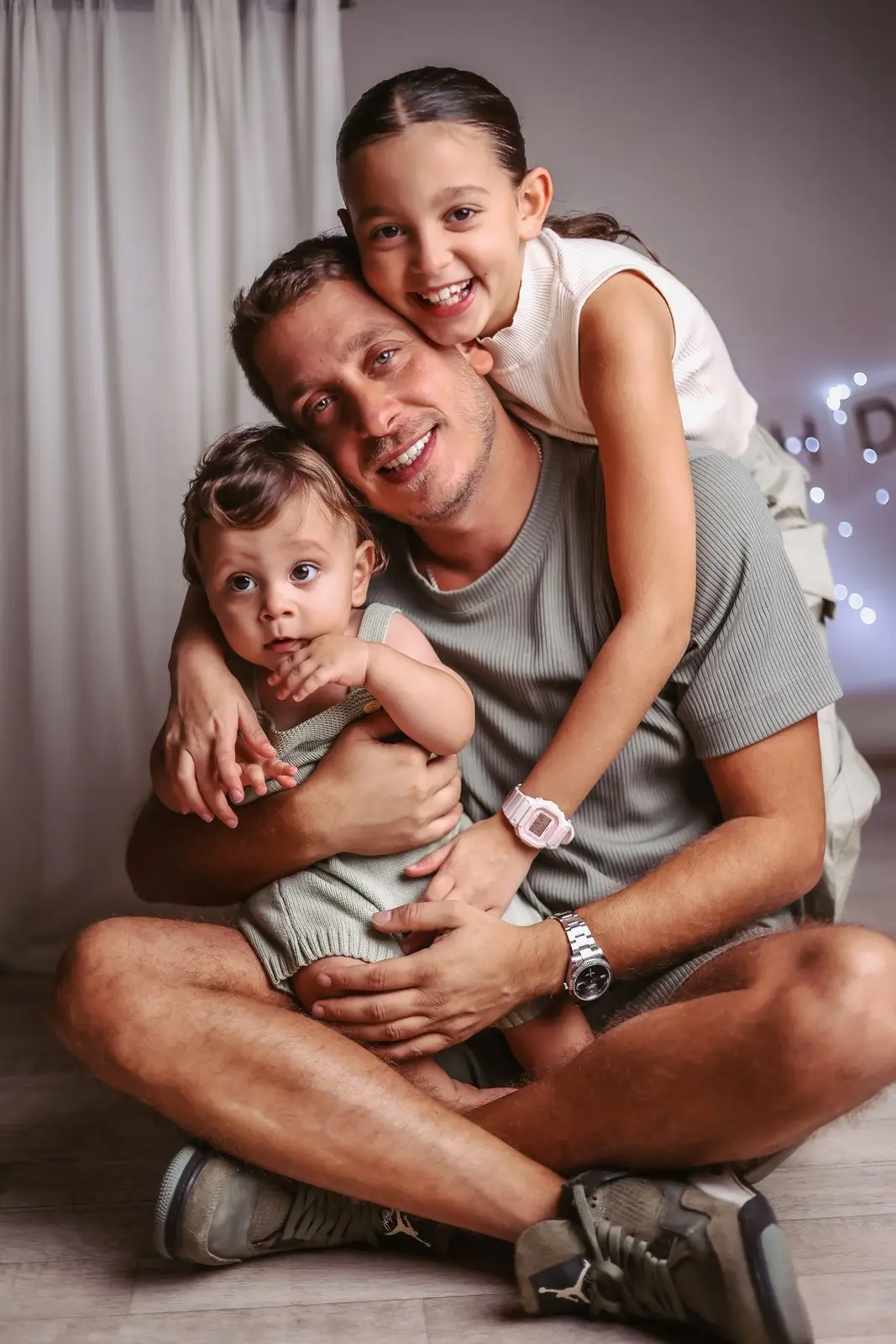 Natural atmosphere family studio photoshoot