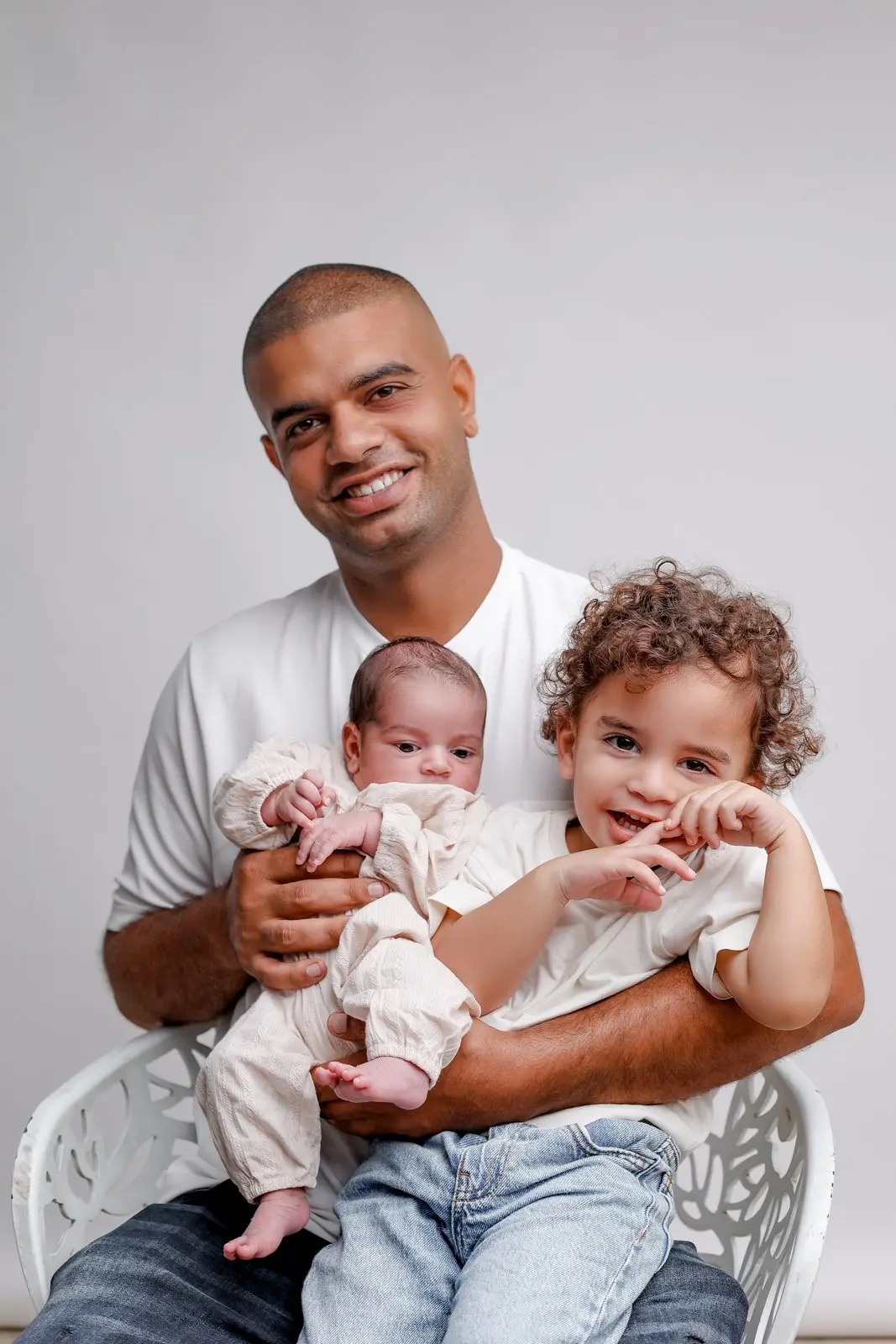 Special connection in studio family photography