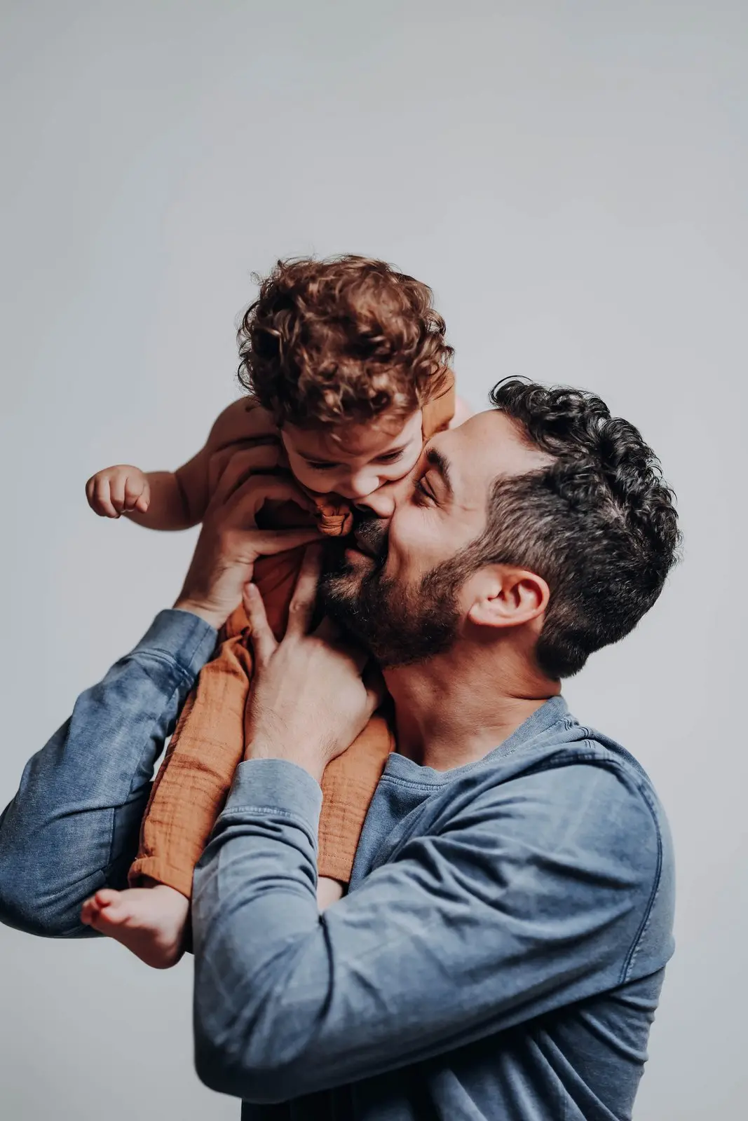 Gentle look in family studio portraits