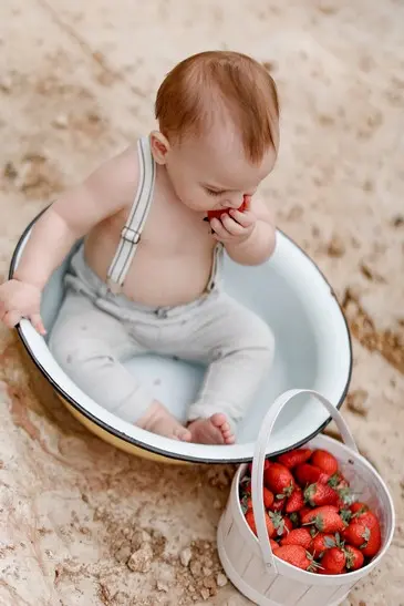 צילומי גיל שנה בטבע על שמיכה לבנה