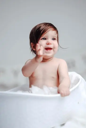 תמונות גיל שנה עם עוגה ובלונים